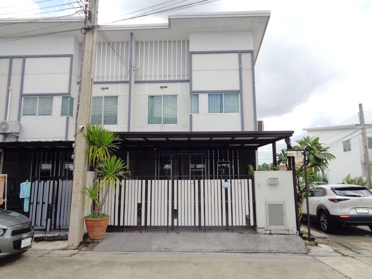 🚩 H1284 Townhome for sale, beautifully decorated with behind the corner 22.7 square wah, RK Park 2 (RK Park 2), a new location, a new project on the main road, opposite the Safari World Zoo. 🚩 H1284 Townhome for sale, beautifully decorated with behind the corner 22.7 square wah, RK Park 2 (RK Park 2), a new location, a new project on the main road, opposite the Safari World Zoo.