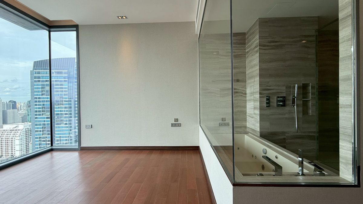  ♦ Prime Location ♦ ชั้น 35+ 201.76 ตร.ม. | 3 ห้องนอน 5 ห้องน้ำ | คอนโดติดสถานีรถไฟฟ้า BTS นานา, ใกล้ โคเรียนทาวน์ 1 นาที, เทอร์มินอล21 4 นาที, เซ็นทรัล เอ็มบาสซี 4 นาที, มศว. 12 นาที