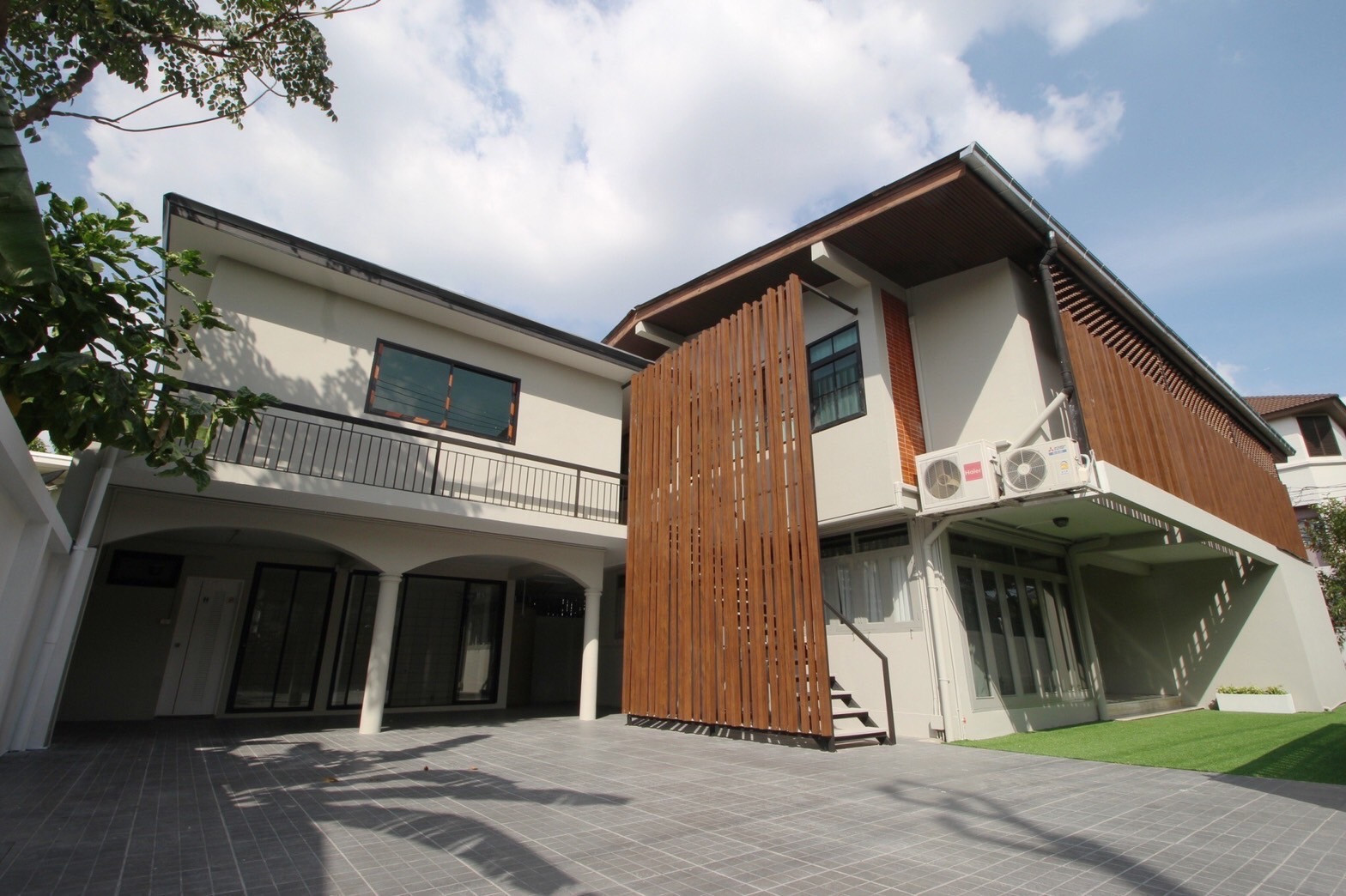 🏡บ้านเดี่ยวให้เช่า  2 ชั้น เนื้อที่ 100 ตารางวา ลาดพร้าว 35  6 ห้องนอน 7 ห้องน้ำ แยกห้องนอนแม่บ้านอีก 2 ห้อง ✨