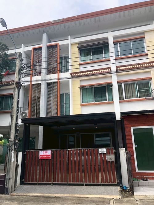 ขายด่วน ราคาถูก ทำเลทองใกล้สนามบินสุวรรณภูมิ ทาวน์เฮ้าส์ 3 ชั้น หมู่บ้านแกรนดิตี้ สุวรรณภูมิ ขนาด 18.7 ตร.ว. พื้นที่ใช้สอย 150 ตร.ม.