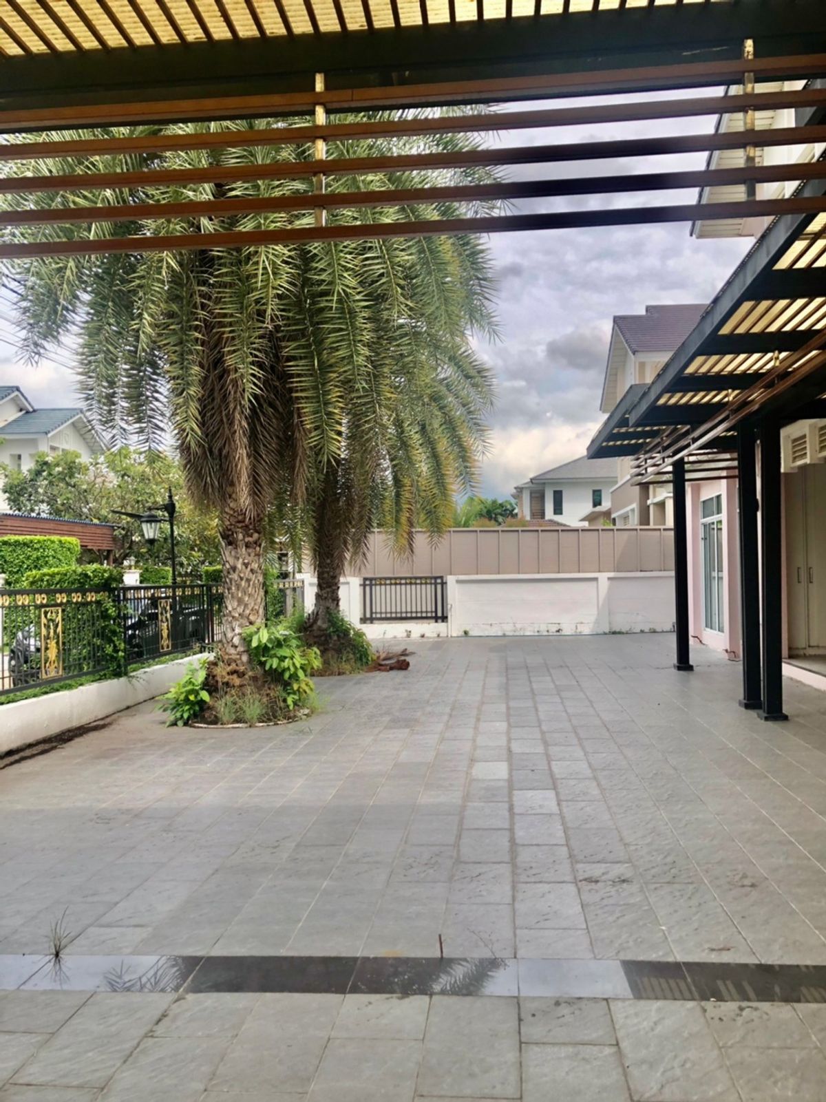 ขายบ้านหรูใกล้ โรบินสัน ลาดกระบัง 143 ตร.ว.ราคาถูกที่สุด!! ราคาต่ำกว่าประเมิน – รูปที่ 2