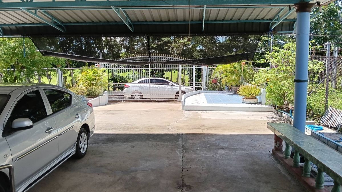 Single house, no one attached to the back of the house!!! There is a maids room separated from the house. Increase privacy. Single house for sale, area 264.7 sq m., good location near Lat Lum Kaeo Road, Pathum Thani - Bang Len Road. – รูปที่ 4