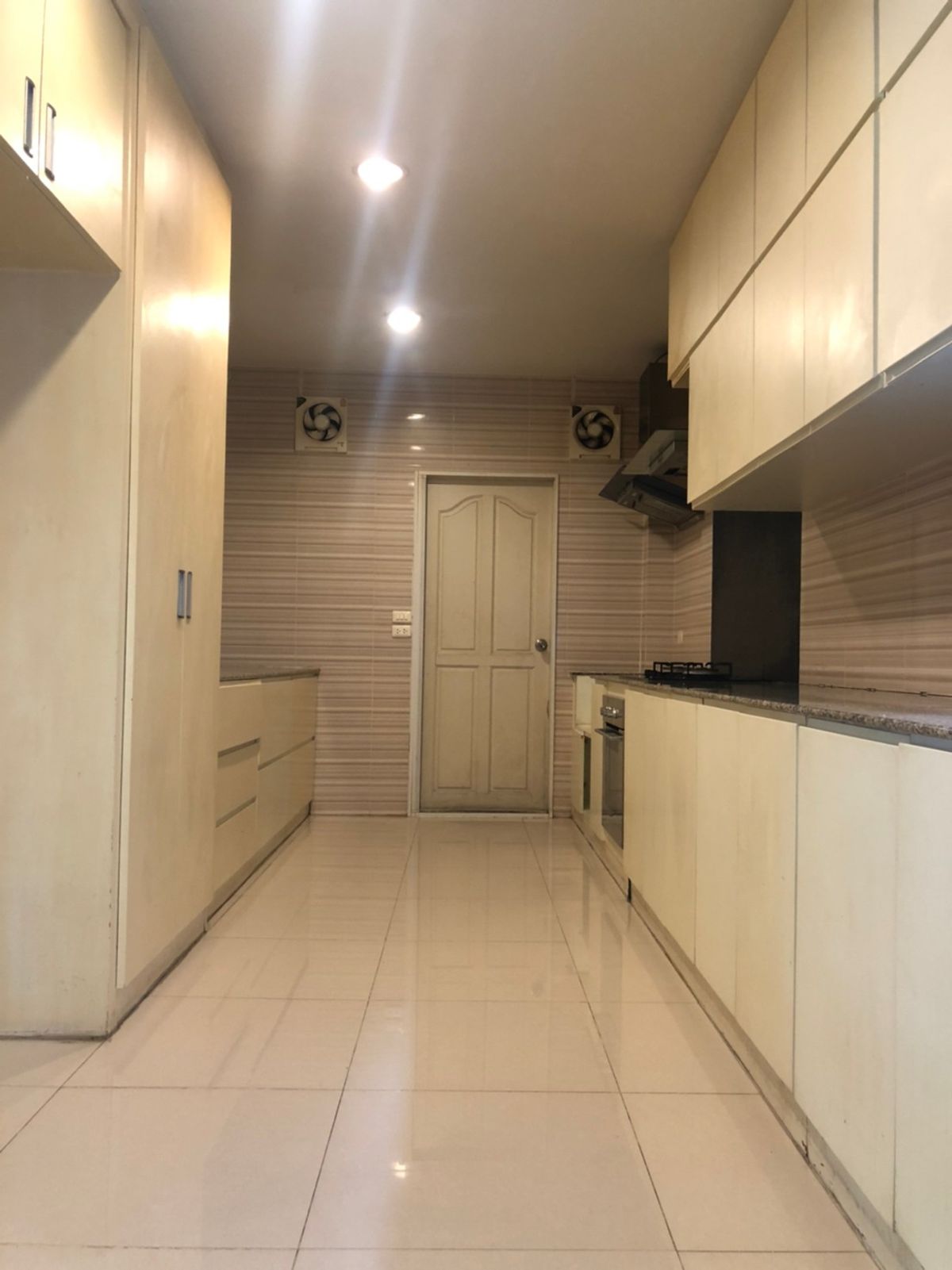 ขายบ้านหรูใกล้ โรบินสัน ลาดกระบัง 143 ตร.ว.ราคาถูกที่สุด!! ราคาต่ำกว่าประเมิน – รูปที่ 3