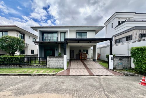 Rare Item! Corner Unit, Move-in Ready — Casa Ville Ramintra–Wongwaen 2, Only 10 Minutes to Fashion Island