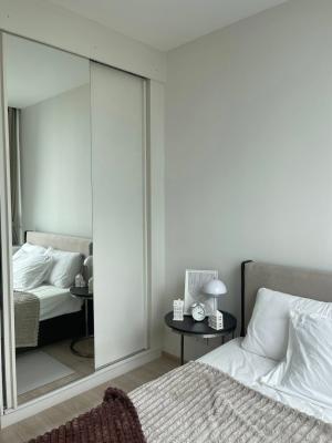 🔥Urgent Rent🔥 Noble Revolve Ratchada 2, fully furnished, ready to move in, 100 meters from the MRT Cultural Center.
