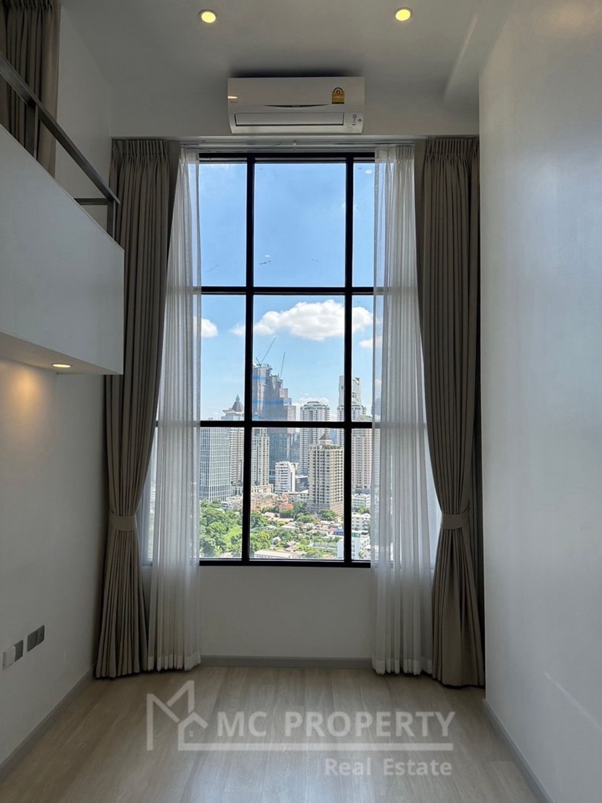 Knightsbridge Prime Sathorn 2 bedroom 44sqm duplex for sale only 6.5Mb please contact 0816878954