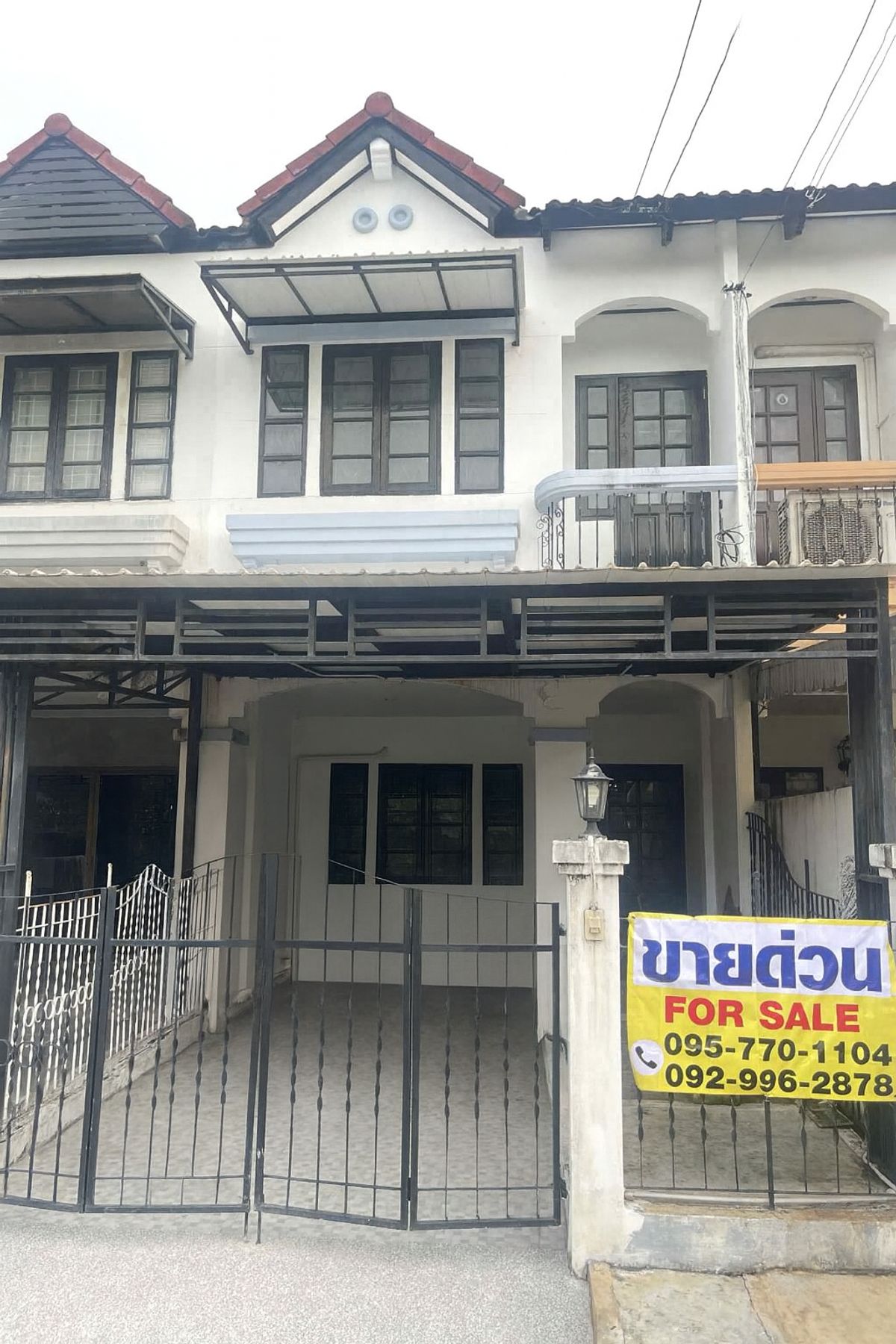 2 -storey Town selling in Prachachuen Village Near Dae Mall Ngamwongwan and Central Chaengwattana 2 -storey Town selling in Prachachuen Village Near Dae Mall Ngamwongwan and Central Chaengwattana
