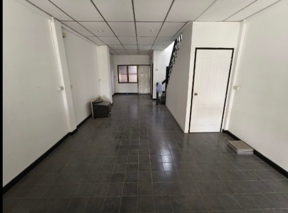 2 -storey Town selling in Prachachuen Village Near Dae Mall Ngamwongwan and Central Chaengwattana – รูปที่ 3