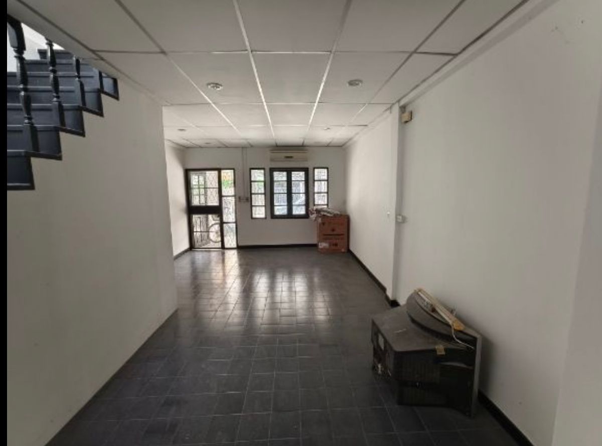 2 -storey Town selling in Prachachuen Village Near Dae Mall Ngamwongwan and Central Chaengwattana – รูปที่ 4
