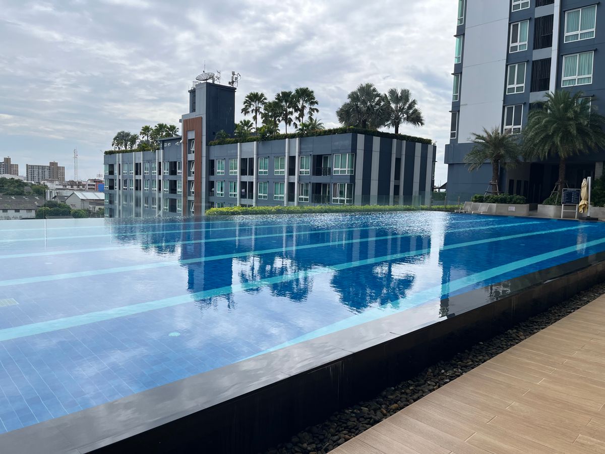 Condo next to 2 mass transits green line (Sukhumvit) and yellow line (Lat Phrao)