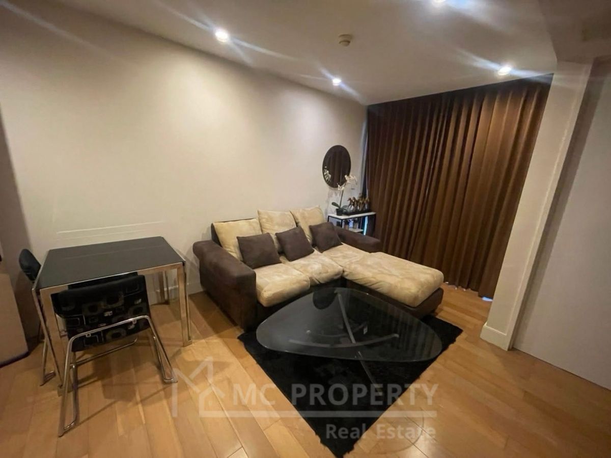 Collezio Sathorn 1 bedroom 32sqm for sale only 4.75MB. Please contact 0816878954. Collezio Sathorn 1 bedroom 32sqm for sale only 4.75MB. Please contact 0816878954.