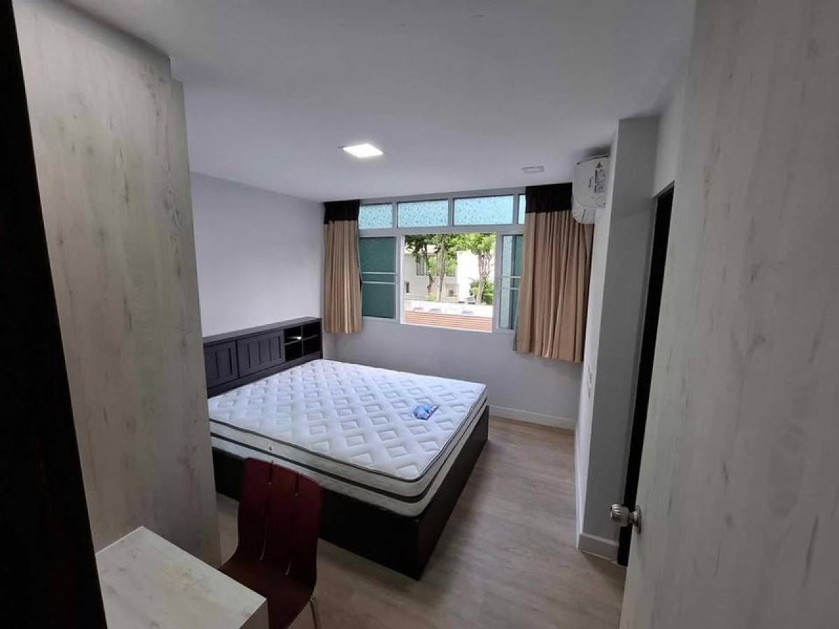 (A033968) J.W. Boulevard Srivara (A033968) J.W. Boulevard Srivara