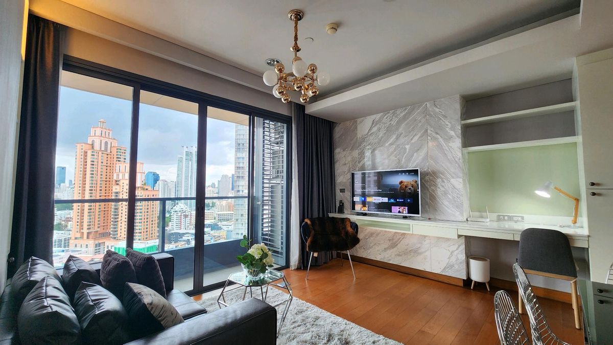 The Lumpini 24 | 2 bedrooms for rent, Queen Sirikit Center and Benjakitti Park, clean, good price, good location, near Emaporium.