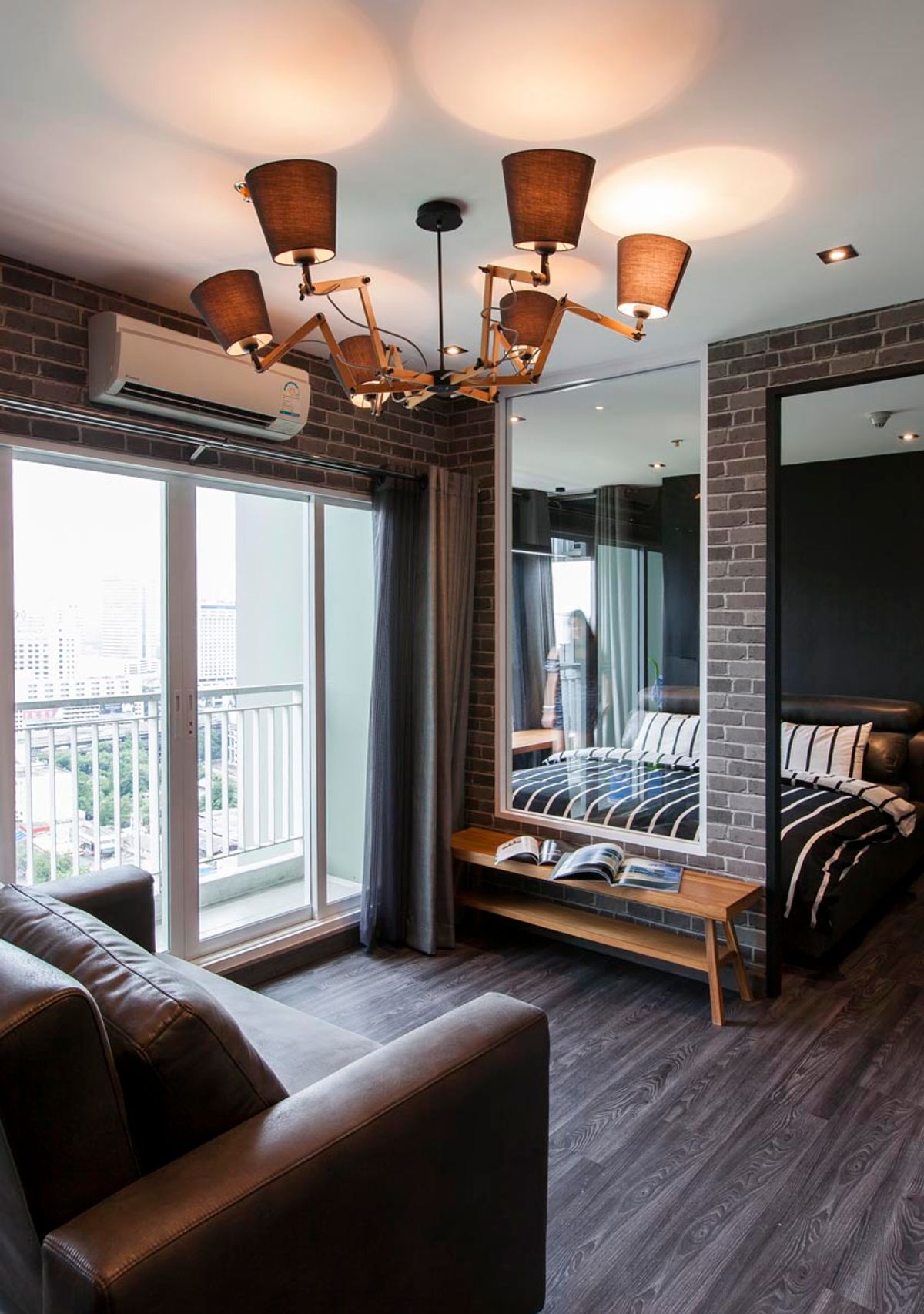 Urgent sale‼ ️ with the tenant of the Parkland Grand Asoke-Phetchaburi  In the center of the city, convenient to travel near MRT Phetchaburi, Srirat Expressway