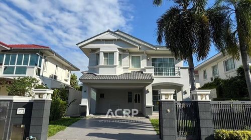 Two-story detached house for sale at Nantawan Suvarnabhumi, King Kaew 31/1. Beautiful home in a prime location near Suvarnabhumi Airport.