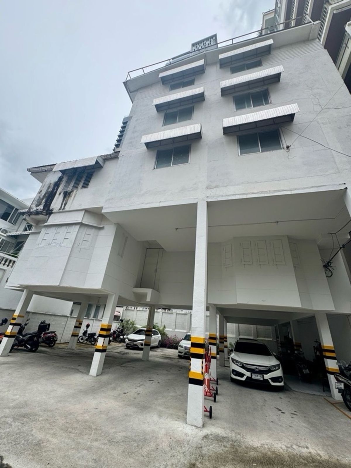 ให้เช่า อาคาร 5 ชั้น สาทร ใกล้ รถไฟฟ้า BTS ช่องนนทรี 540 เมตร ทำเลดี เชื่อมต่อ นราธิวาสราชนครินทร์ / สีลม / เซนต์หลุยส์ / ถนนปั้น / ศาลาแดง / สุรวงศ์ , มีที่จอดรถ + เช่าเพิ่มเติมได้ ตกแต่ง และรีโนเวทได้