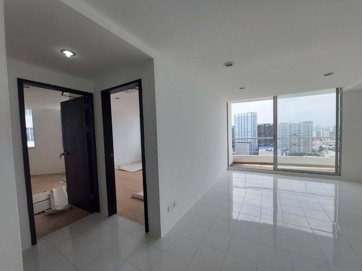 For Sale! Supalai Park Next to BTS Phaholyothin 24 / The Central Phaholyothin 87 sq m, 2 bedrooms, 2 bathrooms Selling price Bht. 6,800,000 Agent: Saranya 0898977920 Line ID: ssorrakrai For Sale! Supalai Park Next to BTS Phaholyothin 24 / The Central Phaholyothin 87 sq m, 2 bedrooms, 2 bathrooms Selling price Bht. 6,800,000 Agent: Saranya 0898977920 Line ID: ssorrakrai