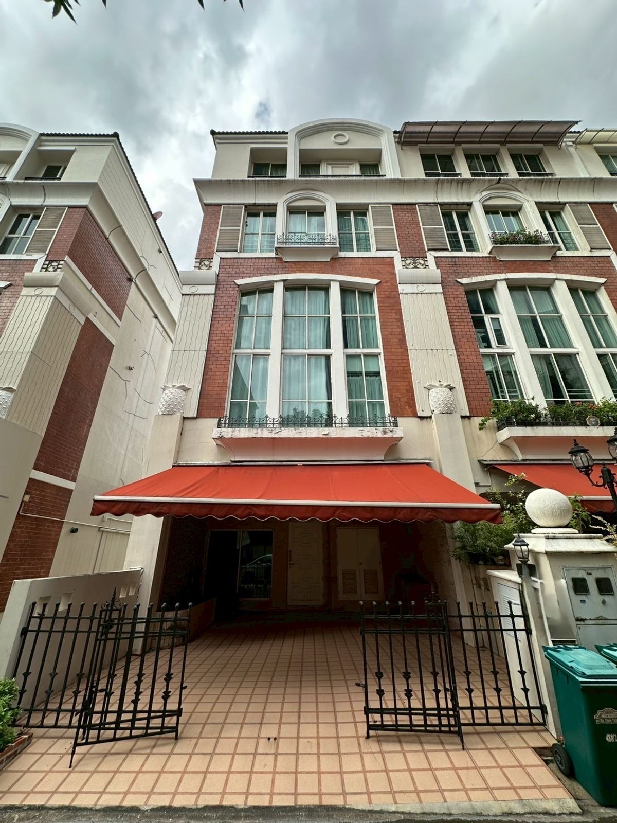 Baan Klang Krung Thonglor for Rent! 4-Storey House 4 Bedroom 5 Bathroom 380 SQ.M Fully Fitted Near BTS Thonglor