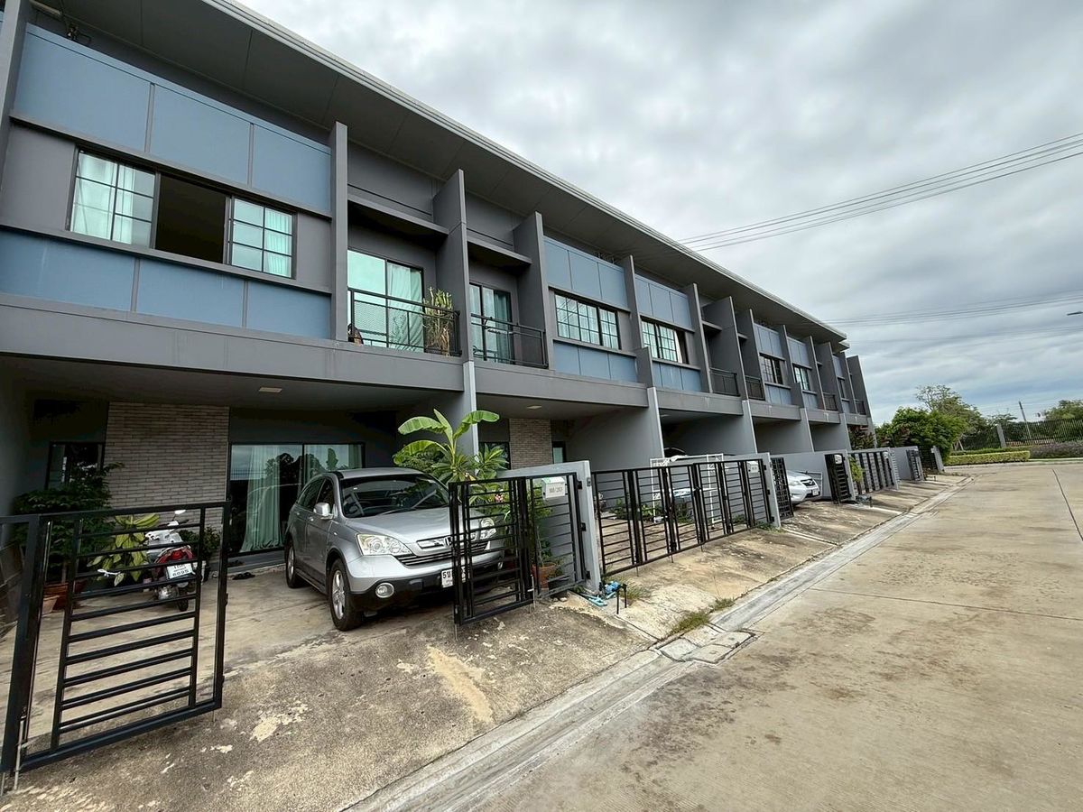 ขายด่วน ถูกมาก !!! ทาวน์โฮม 2 ชั้น  สิริ เพลส รังสิต  (Siri Place Rangsit) ปทุมธานี  20.7 ตร.ว เหมาะอยู่อาศัย หรือปล่อยเช่าก็ทำกำไรได้คุ้มสุดๆ ใกล้ทางด่วนบางพูน ถนนรังสิต–ปทุมธานี ถนนวิภาวดี ปทุมธานี – รูปที่ 3