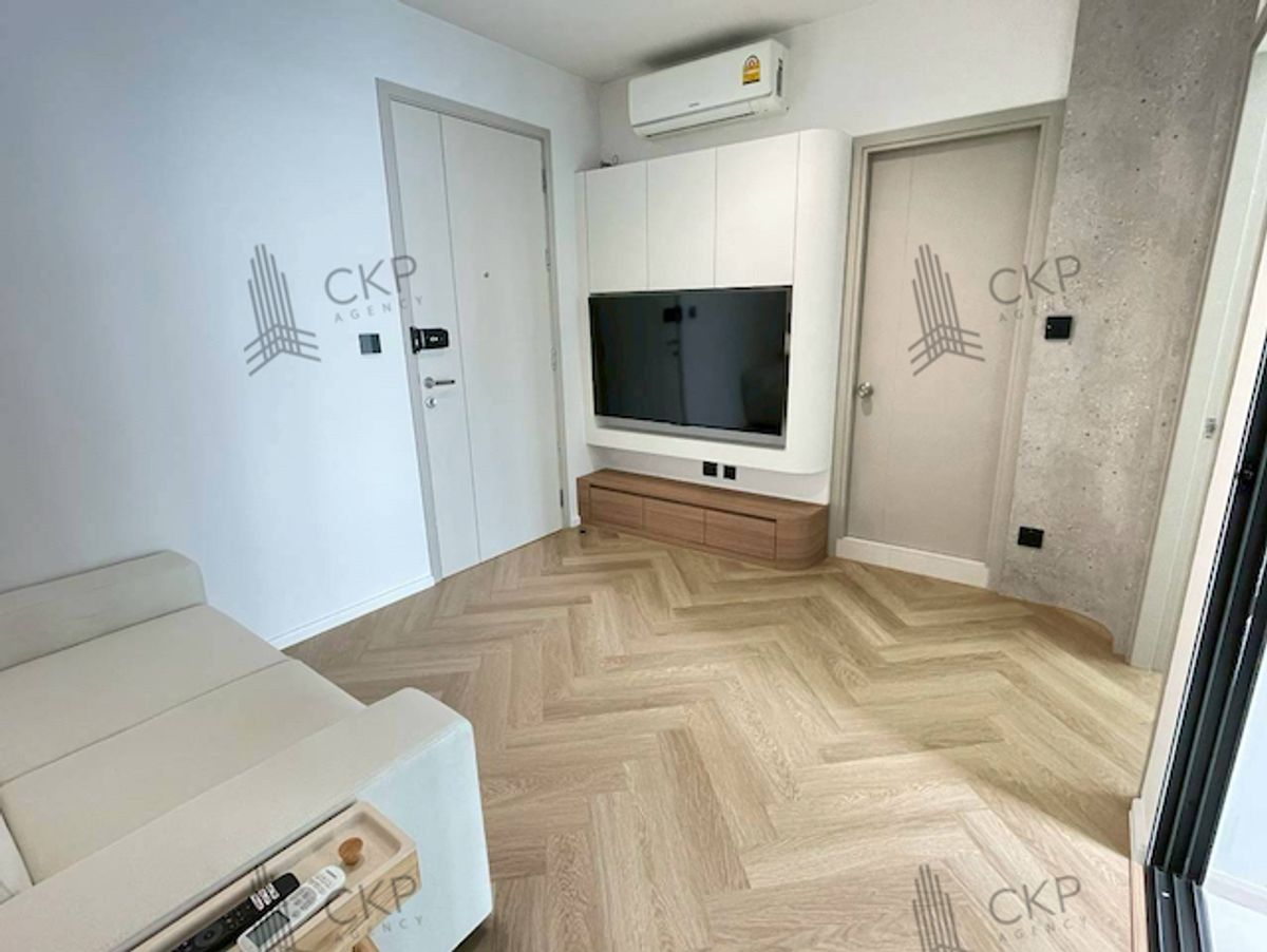 Condo Life Sukhumvit 48 is located on Rama 4 Road, near BTS, just 2 minutes from Phra Khanong Station, providing easy access to Thonglor-Ekkamai area. Condo Life Sukhumvit 48 is located on Rama 4 Road, near BTS, just 2 minutes from Phra Khanong Station, providing easy access to Thonglor-Ekkamai area.