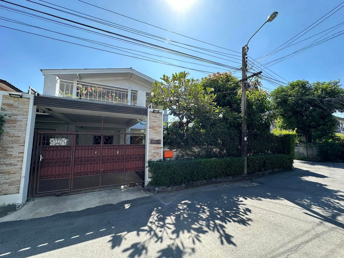 Detached house is Yen Yen Ramintra 34/5 Bedrooms (Sale), Yuyen Ramintra 34 / Detched House 5 Bedrooms (For Sale) TPM069