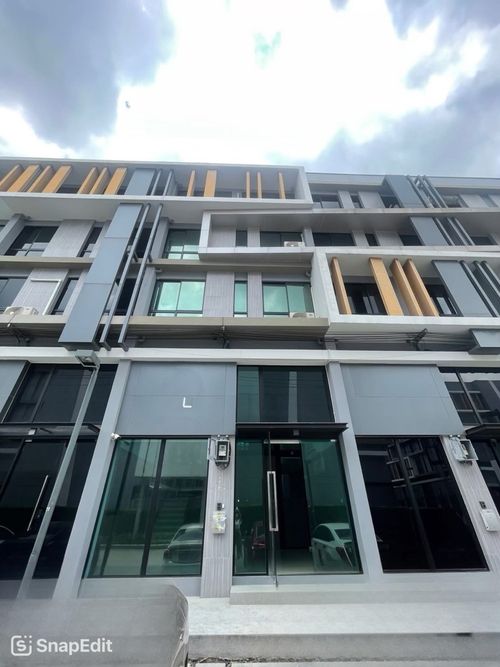 📢✨ Special Opportunity! Below-Market , 4-Storey Home Office on Prime Location Ekamai–Ramintra Expressway – LadpraoPerfectly designed to meet the needs of modern businesses – ideal for SME, Startup, or Showroom – while offering full residential functions