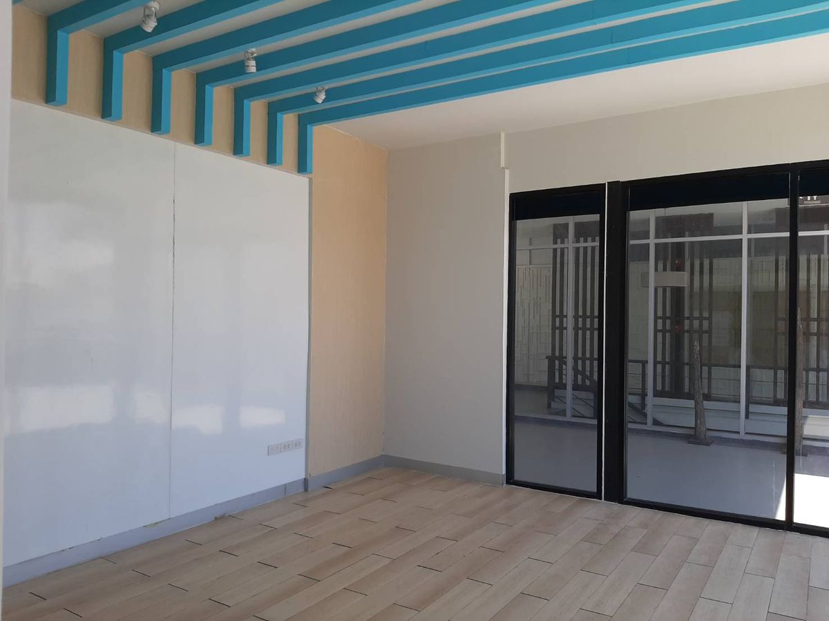 Space for rent, suitable for an office / Roof Top restaurant. Free!! Common fees throughout the rental contract. Space for rent, suitable for an office / Roof Top restaurant. Free!! Common fees throughout the rental contract.