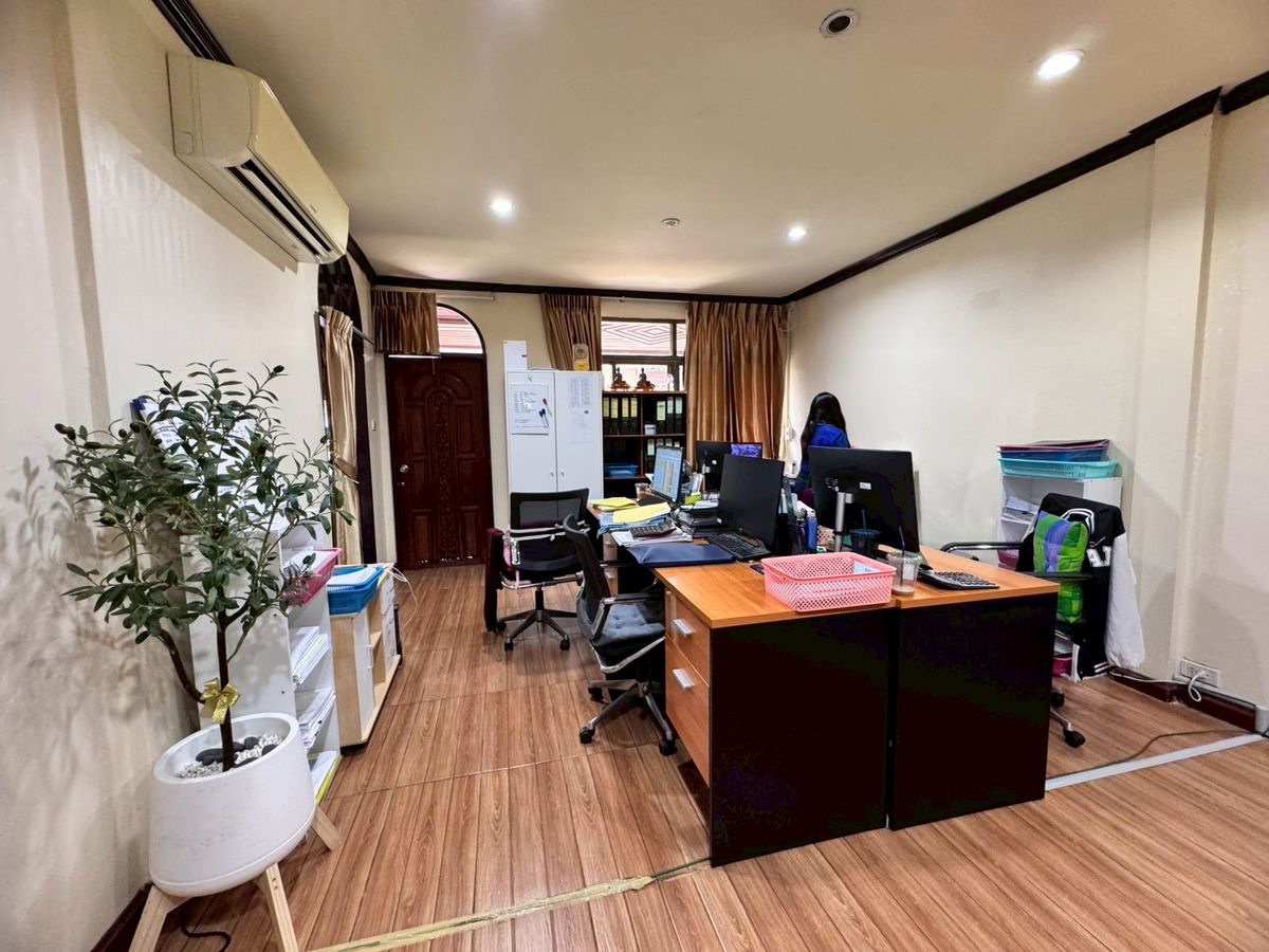 ขายทาวน์เฮ้าส์ 2 ชั้น ใกล้สมิติเวช ซอยสุขุมวิท 49/1 ทำเลดีเดินทางสะดวก (N.1872) ขายทาวน์เฮ้าส์ 2 ชั้น ใกล้สมิติเวช ซอยสุขุมวิท 49/1 ทำเลดีเดินทางสะดวก (N.1872)