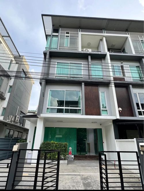 ให้เช่าโฮมออฟฟิศ โครงการ บี สแควร์ B Square  พระราม9-เหม่งจ๋าย 4 ห้องนอน 3 ห้องน้ำ  3 ห้องทำงาน 1 ห้องครัว ราคาเช่า120,000/เดือน