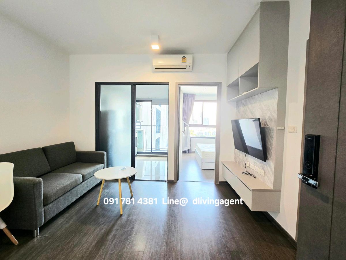 The corner room is rented. Special price. The corner room is rented. Special price.