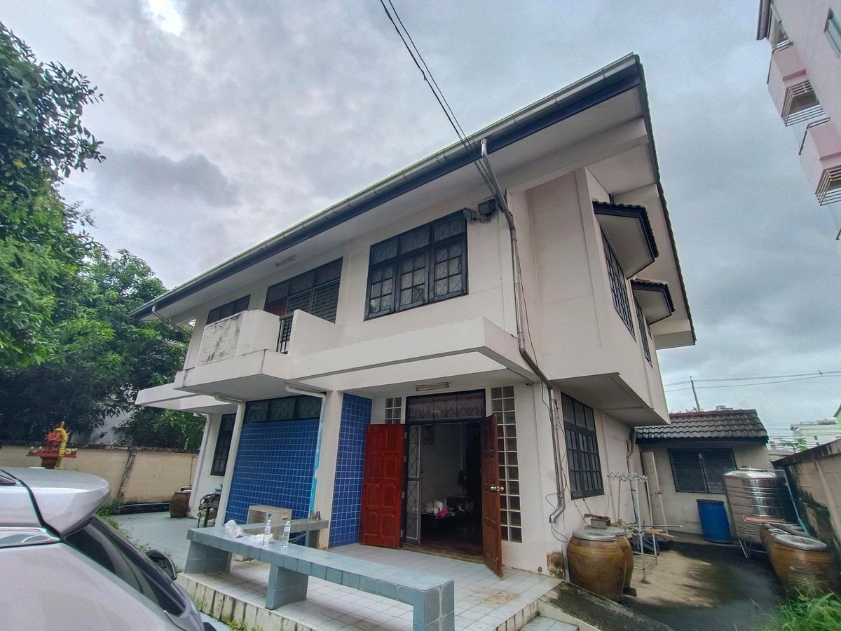 Land for sale with beautiful buildings, Ngamwongwan 25 Nonthaburi, near The Mall Ngamwongwan Land for sale with beautiful buildings, Ngamwongwan 25 Nonthaburi, near The Mall Ngamwongwan