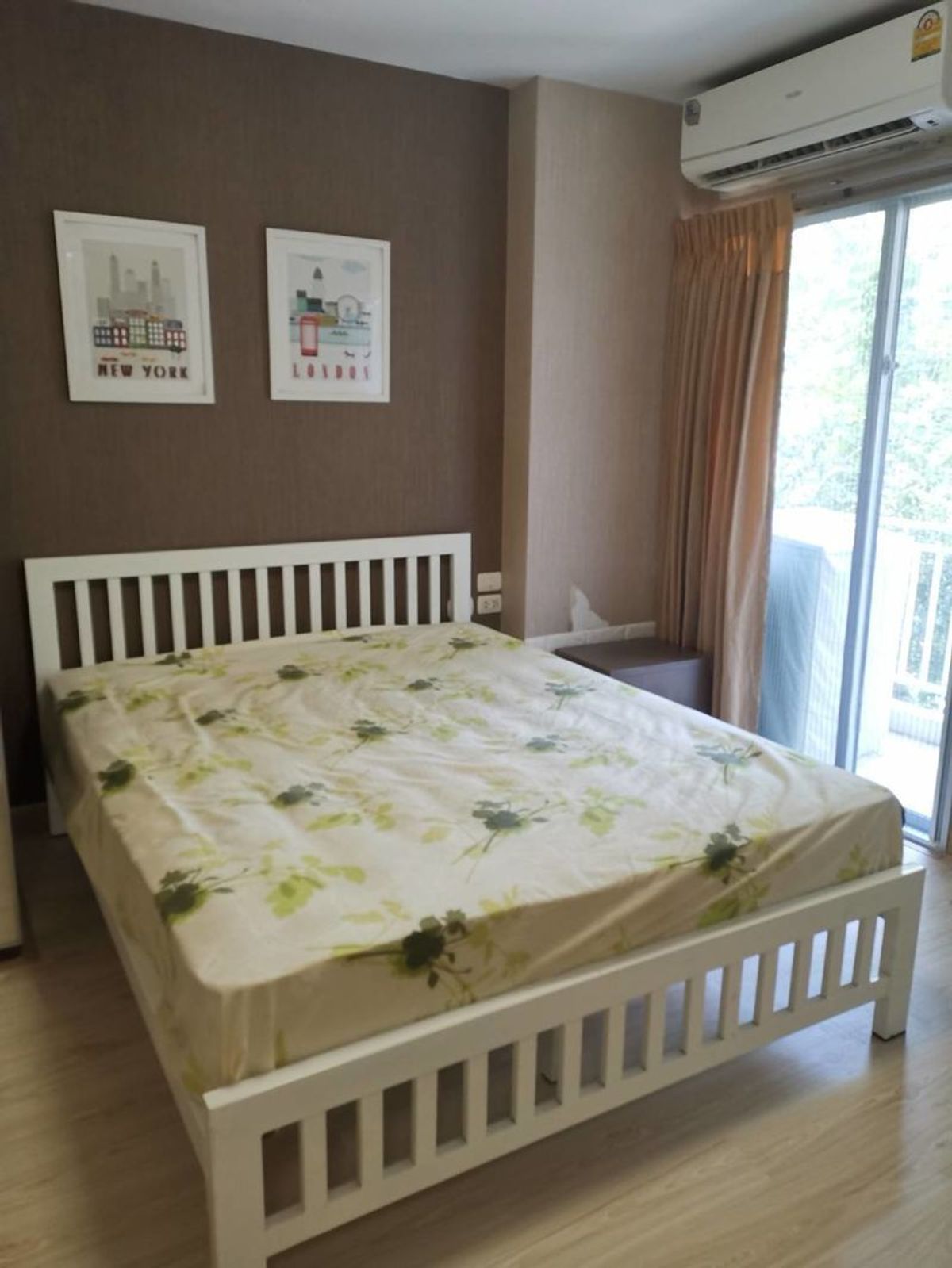 South, good wind, beautiful corner room, full furniture.
