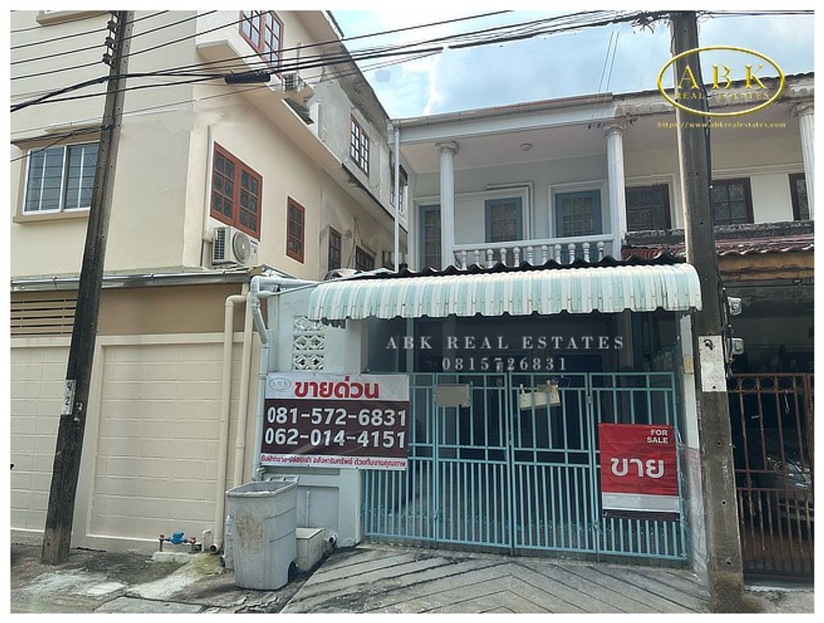 Urgent sale: Townhouse, Prang Thip Village, Soi Lat Phrao 95 Urgent sale: Townhouse, Prang Thip Village, Soi Lat Phrao 95