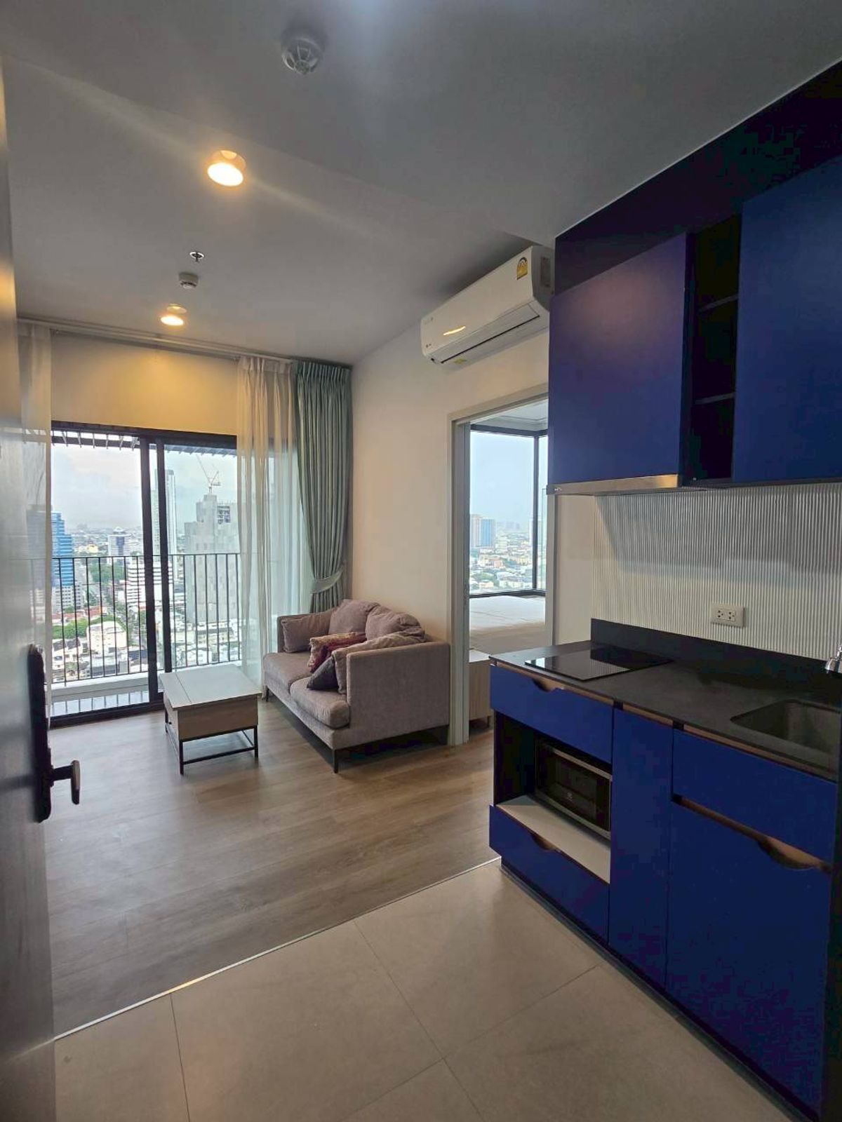 ให้เช่า : XT Ekkamai​  พร้อมเข้าอยู่ ชั้น: 25 (ห้องมุม - Corner Unit)  ไฮไลต์พิเศษ: อยู่ติดสวน Pocket Garden ของชั้น ได้ความร่มรื่นและเป็นส่วนตัวสูงมาก – รูปที่ 4