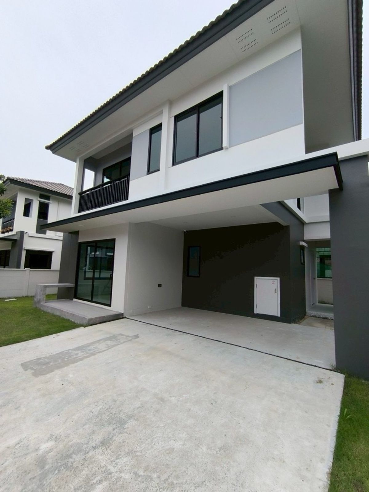Bang Bo, Detached House