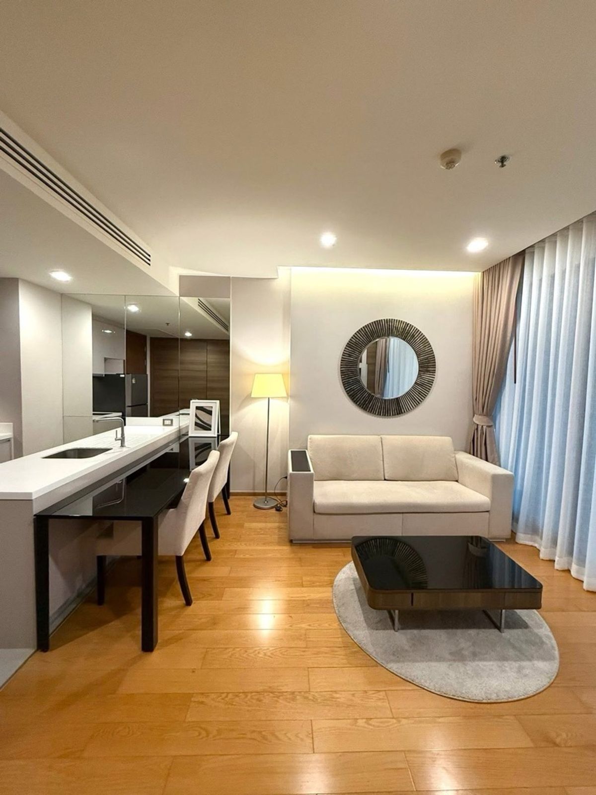 1 bed 55SQM lease 1 yr 55,900/month - 6 month 190,000/month - 30 day 220,000 (Rent now! get 300 BHT OFF)