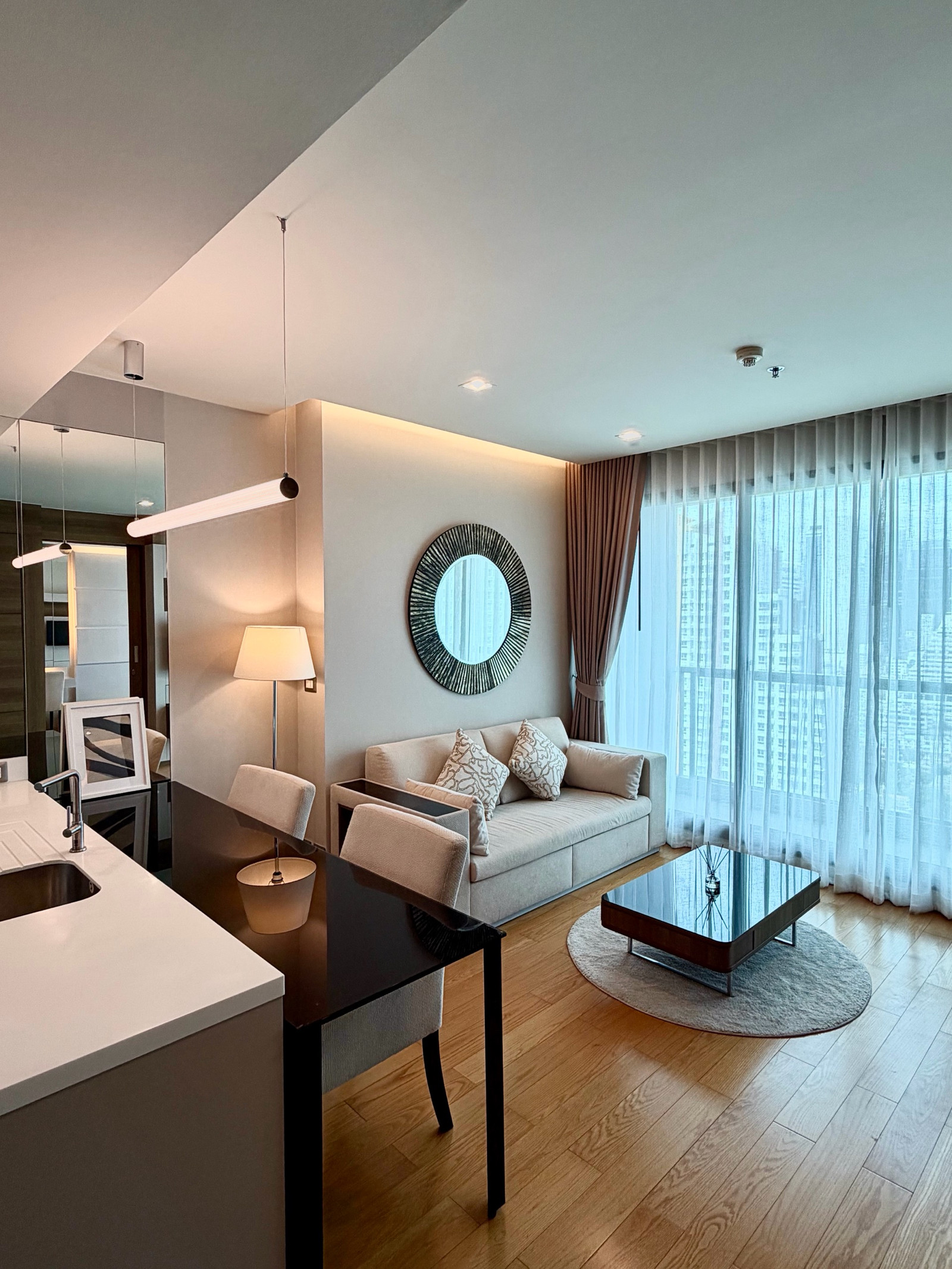1 bed 55ตรม วิวมหานคร 1 ปี 55,900/เดือน - 6 เดือน 190,000/เดือน (นัดล่วงหน้า 3 วันทำการ) 1 bed 55ตรม วิวมหานคร 1 ปี 55,900/เดือน - 6 เดือน 190,000/เดือน (นัดล่วงหน้า 3 วันทำการ)