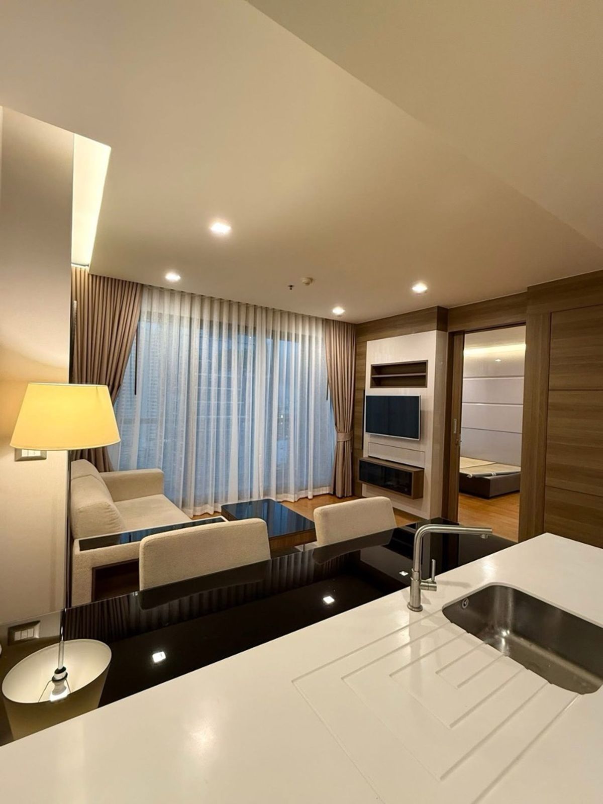 🔥For Rent Now🔥 The Address Sathorn. Spacious room with beautiful view. Fully furnished and ready to move in. Near BTS Chong Nonsi.