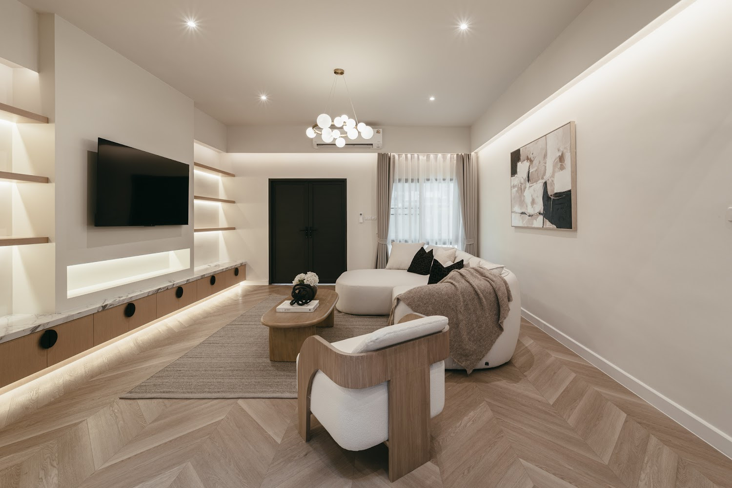 For Sale Luxury 3-storey townhouse with tenants, only 5 mins walk to BTS Phra Khanong 