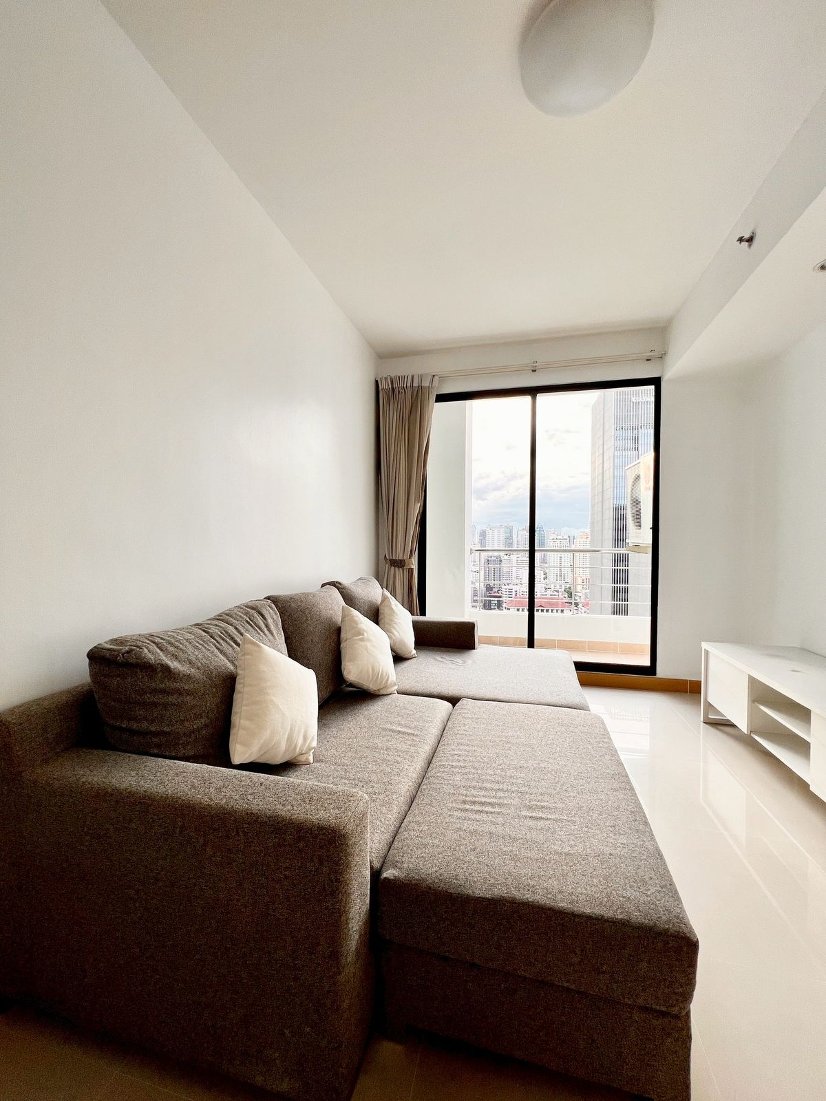 🏙 Rent a luxury condo in the heart of Asoke - Supalai Premier Place Asoke. Beautiful room 56.19 sq.m., 25th floor. ✨