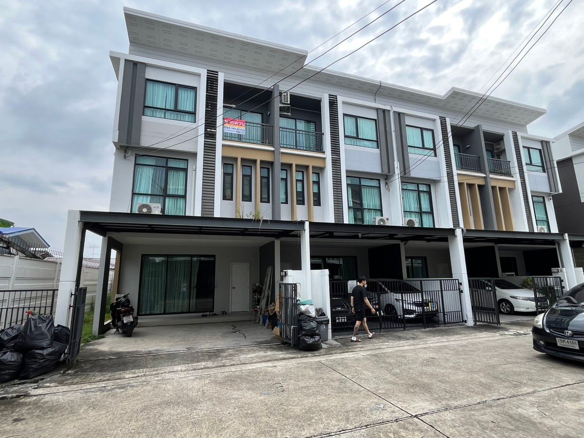 ทาวน์โฮม 3.5 ชั้น โครงการ พาทิโอ วัชรพล-รามอินทรา (Patio Watcharapol-Ramindra) (หลังริม) ติดถนนใหญ่ ใกล้ 5 แยกวัชรพล รถไฟฟ้า และทางด่วน MRT-วัชรพล ถ.วัชรพล แขวงท่าแร้ง เขตบางเขน กรุงเทพมหานคร (ราคาถูก! 6,130,000 บาท) – รูปที่ 2