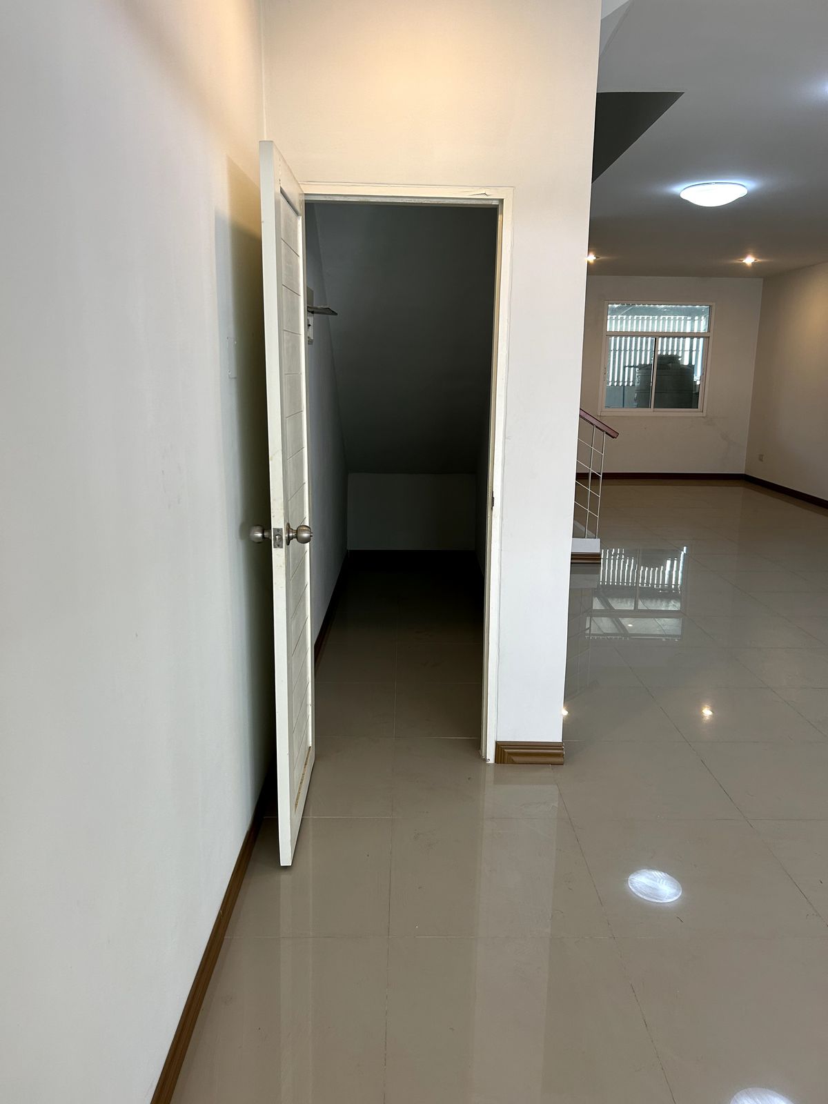 🏡 ขาย/เช่า บ้านทาวน์โฮม 3 ชั้น ทำเลทอง! ใกล้ รร.บดินทรเดชา เพียง 950 เมตร – รูปที่ 2
