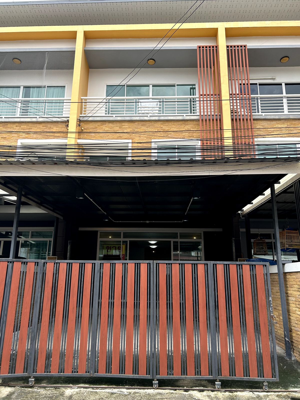 🏡 ขาย/เช่า บ้านทาวน์โฮม 3 ชั้น ทำเลทอง! ใกล้ รร.บดินทรเดชา เพียง 950 เมตร