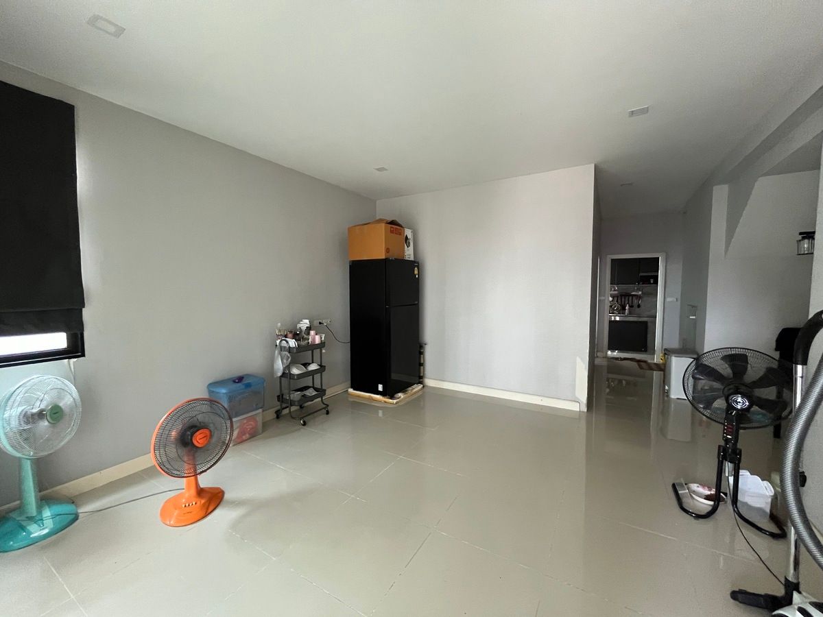 ทาวน์โฮม 3.5 ชั้น โครงการ พาทิโอ วัชรพล-รามอินทรา (Patio Watcharapol-Ramindra) (หลังริม) ติดถนนใหญ่ ใกล้ 5 แยกวัชรพล รถไฟฟ้า และทางด่วน MRT-วัชรพล ถ.วัชรพล แขวงท่าแร้ง เขตบางเขน กรุงเทพมหานคร (ราคาถูก! 6,130,000 บาท) – รูปที่ 4