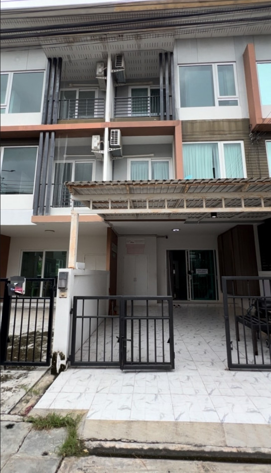 Townhome for sale, The Trust City Ngamwongwan, 170 sq m, 29 sq wa, beautiful, ready to move in, convenient transportation Townhome for sale, The Trust City Ngamwongwan, 170 sq m, 29 sq wa, beautiful, ready to move in, convenient transportation