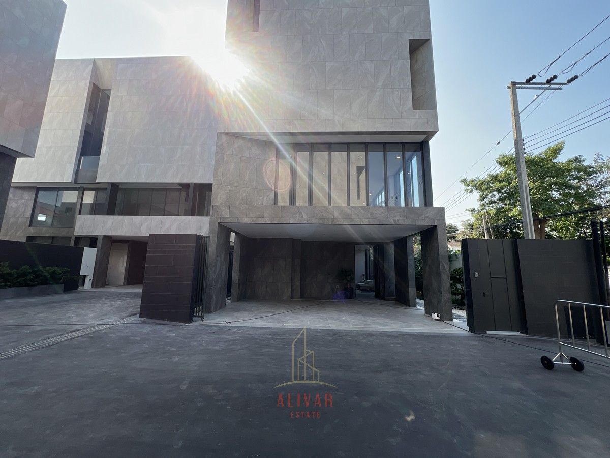RH021225 Sell Luxury Home Office at Srinakarin (Size 531 SQ.M.) RH021225 Sell Luxury Home Office at Srinakarin (Size 531 SQ.M.)