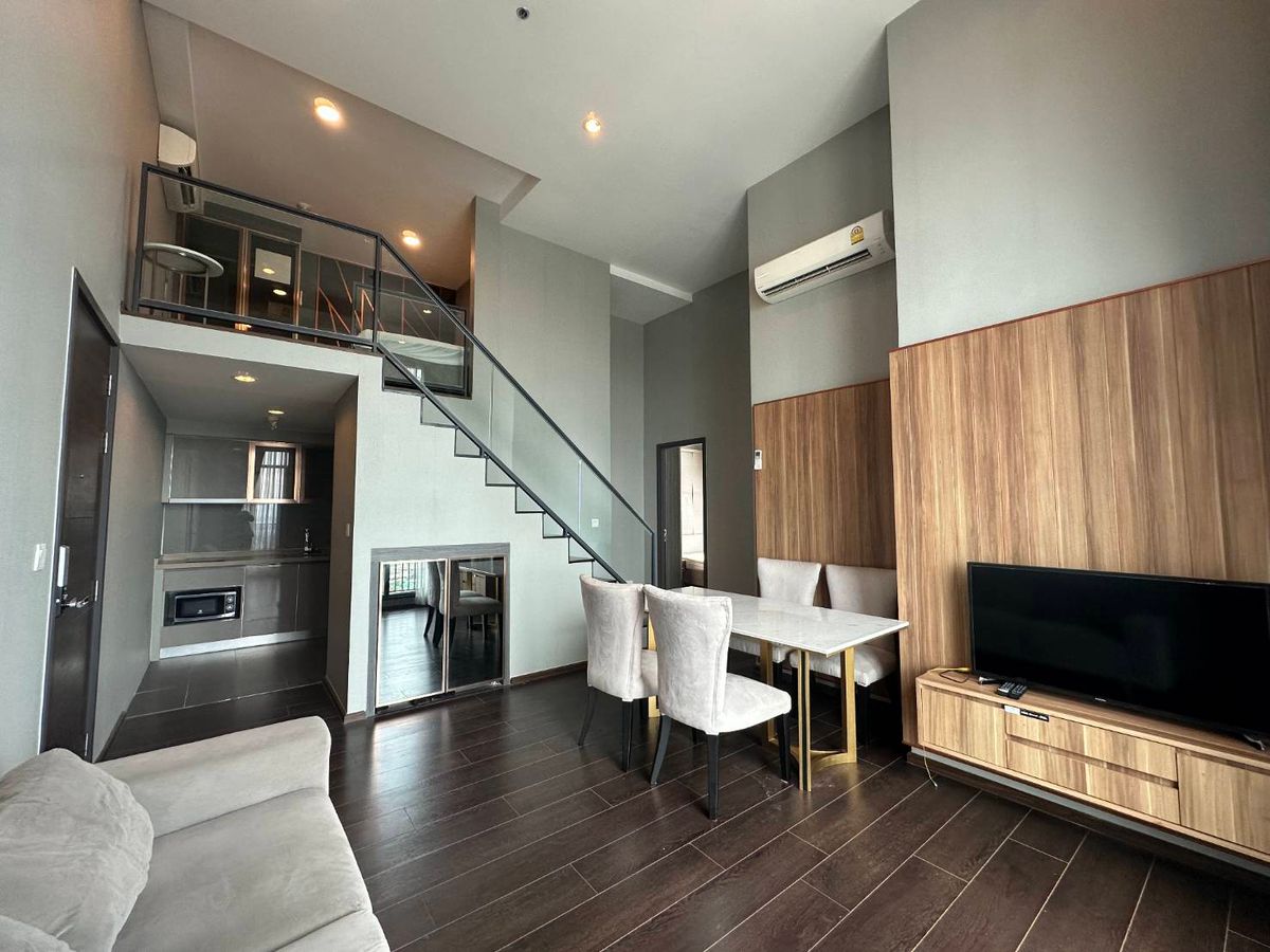 Condo for rent. C EKKAMAI. Completely decorated condo, ready to be near the Ekkamai BTS BTS. Convenient to travel !!