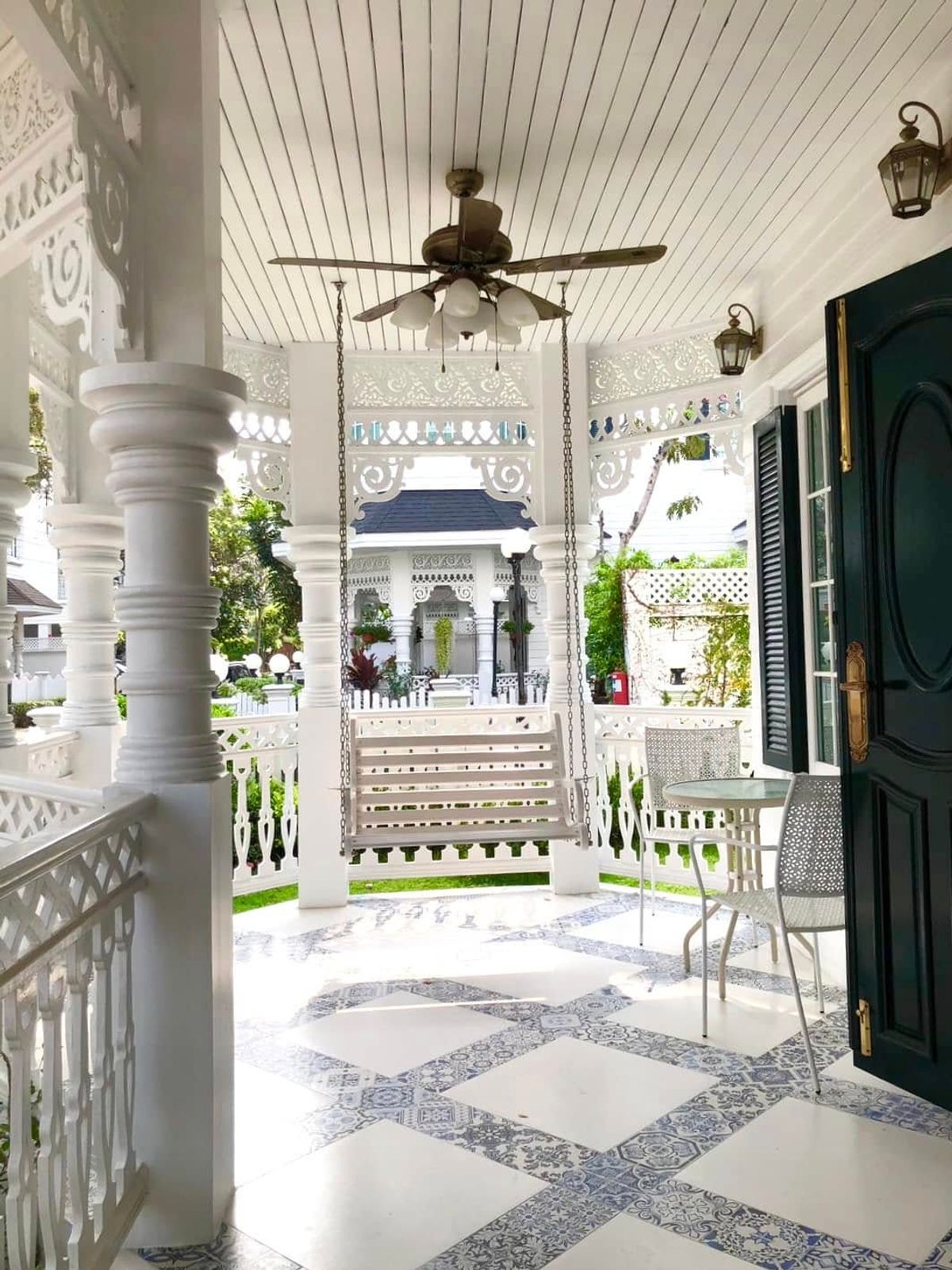 ♦ European-style ♦ บ้านเดี่ยว 3 ชั้น | ขนาดที่ดิน 60.00 ตร.ว. พื้นที่ใช้สอย 350.00 ตร.ม. | 4 ห้องนอน 4 ห้องน้ำ 3 ที่จอดรถ | ใกล้ สถานีศรีเอี่ยม เพียง 500 ม. – รูปที่ 2