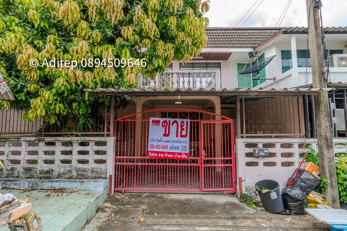 ทาวน์เฮ้าส์หลังใหญ่ 40 ตรว. หมู่บ้านสิริศา รัชดา 32 ซอยตรงข้ามศาลอาญารัชดา ใกล้ MRT ลาดพร้าว หลังมุม 3 ห้องนอน 3 ห้องน้ำ
