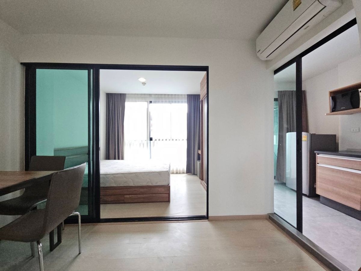ห้องเช่า พร้อมวิวสระว่ายน้ำ 1 นอน 1 น้ำ ขนาด 28 ตรม. ใกล้สถานีแบริ่ง ห้องเช่า พร้อมวิวสระว่ายน้ำ 1 นอน 1 น้ำ ขนาด 28 ตรม. ใกล้สถานีแบริ่ง